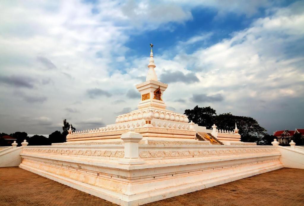 Dhavara Boutique Hotel Vientiane Esterno foto